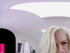 Блондинка На Деревянном Стуле Старательно Себя Ублажает - Смотреть Порно Онлайн